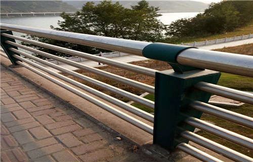 贵州不锈钢复合管护栏定制加工安装全包一条龙服务
